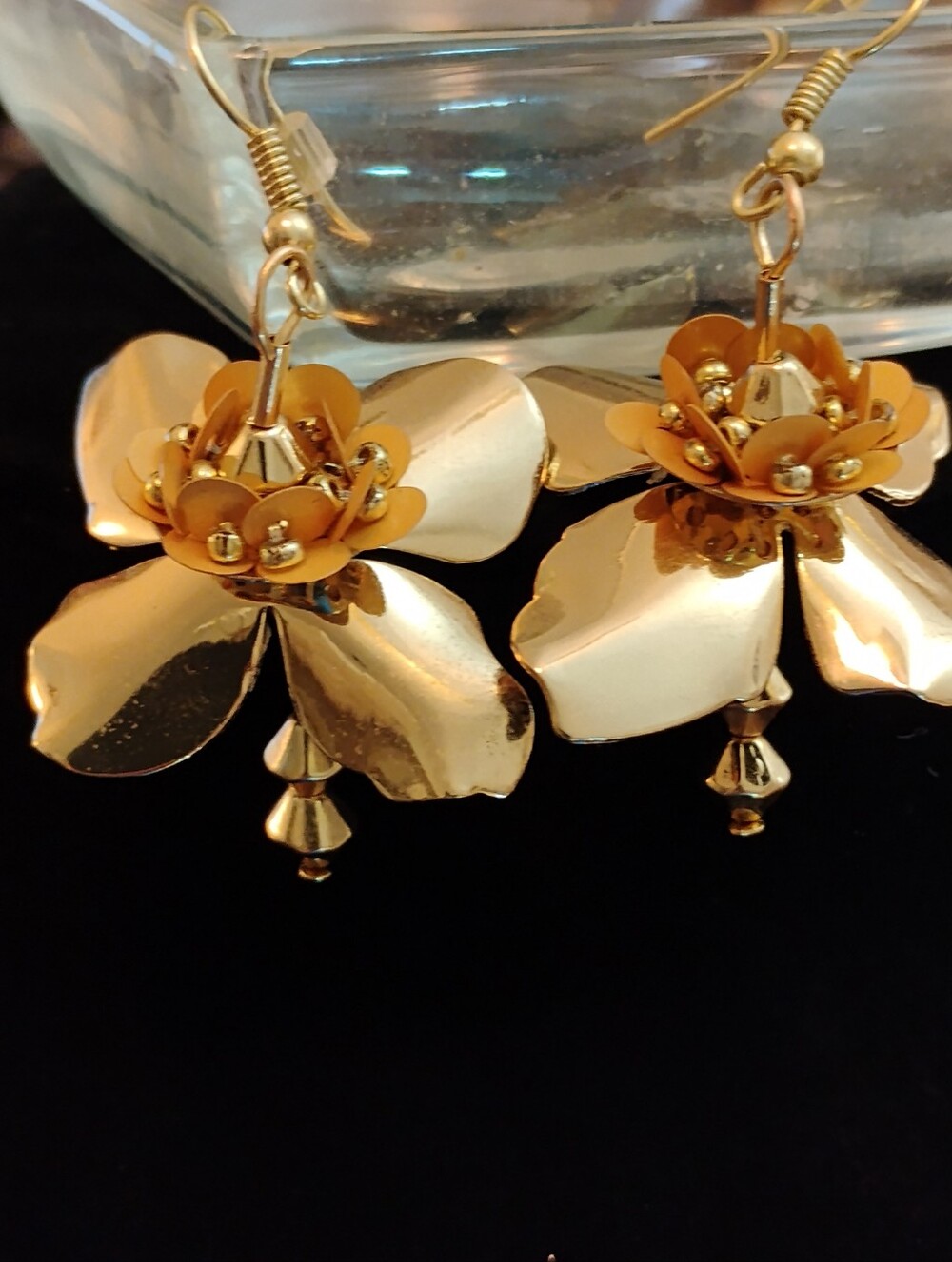 3D Shiny Gold Floral Drop Earrings.   Elegant And Dainty. Just Beautiful.